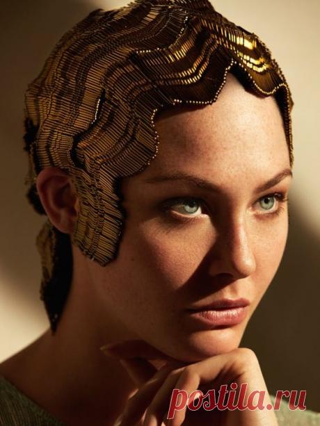 Невидимок много не бывает?.
Как обычно в Хеллоуин, большинство коллег женского пола оденется в стиле «Великого Гэтсби». Такая причёска позволит хоть как-то расшевелитьЧитать дальше