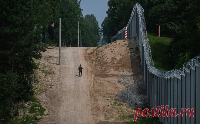 Польша направит на границу с Белоруссией 500 полицейских. Польша решила усилить свои позиции на границе с Белоруссией группой из 500 полицейских, сообщил министр внутренних дел страны Мариуш Каминский в Twitter.