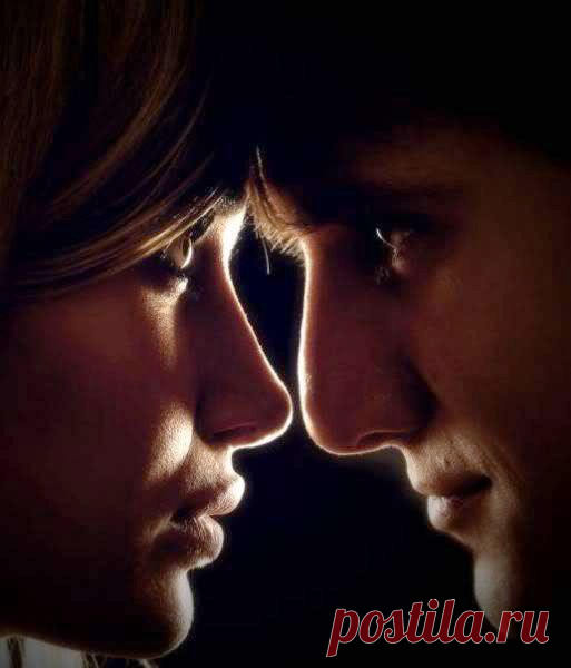 Стало зрение сердца
Острее,
Если сердце прошло
Через ад...
Дорогие,
Миритесь быстрее —
Не существенно,
Кто виноват.

Я прошу вас,
Давайте не будем
Рвать мосты за собой
Сгоряча...
Почему это
Близкие люди
Рубят прямо по душам
Сплеча?

Я прошу вас,
Поймите быстрее —
В битве душ
Победителей нет.
Стало зрение сердца
Острее
После всех испытаний
И бед.
Ю. Друнина