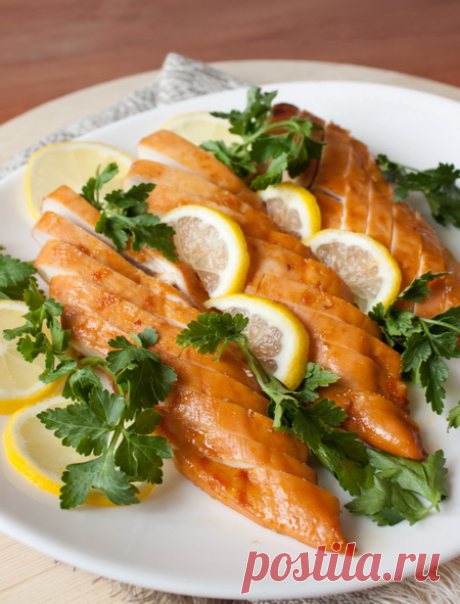 Медово-лимонные куриные грудки на Вкусном Блоге Любите всякие разные мясные нарезки на праздничном столе, но не особо жалуете покупны готовые мясные продукты? Этот рецепт для вас 😉 Особенно, если вам нравится сочетание птицы со сладкими ингредиентами. Эту закуску лучше всего подавать в холодном виде. Поэтому ее можно приготовить за день до подачи, завернуть в фольгу и…