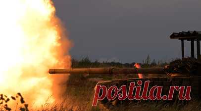 «Надёжный, как автомат Калашникова»: ночная работа экипажа отряда «Камертон». Военный корреспондент RT Александр Симонов побывал на Артёмовском направлении и пообщался с бойцами танкового отряда «Камертон» спецназа «Ахмат». Командир с позывным Бирка рассказал, что танк Т-72Б3М экономичный и надёжный, как автомат Калашникова. Установленный на танке тепловизор позволяет бойцам стрелять по противнику в ночное время и при плохих погодных условиях. Подробнее — в материале RT. Читать далее