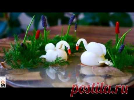 Заливное Лебединое Озеро видео рецепт Рецепт:
Свиной язык 2 шт
Вода 3,5 - 4 литра
Соль по вкусу
Лавровый лист 2 шт
Перец горошком
Морковь 1 шт
Стебель сельдерея 10 см
Можно петрушку или укроп 2 веточки
Лук 1 шт
Белок из 1 яйца
Желатин 10 гр
Яйца для декора 4 шт
Кунжут чёрный 4