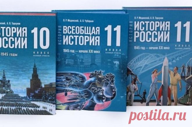 В учебниках по истории РФ изменят главу о репрессированных народах. Поправки согласуют с рабочей группой, в которую вошли главы регионов РФ.
