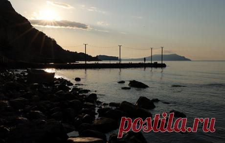 В Крыму назвали объявления Украины о &quot;военной угрозе&quot; в портах РФ заявкой на новые теракты. По словам председателя Госсовета республики Владимира Константинова, гарантия безопасности судоходства в Черном море может быть подтверждена только при условии освобождения Одессы