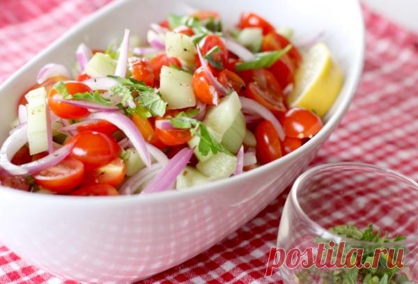 Салаты с помидорами: 10 рецептов | Печем и варим