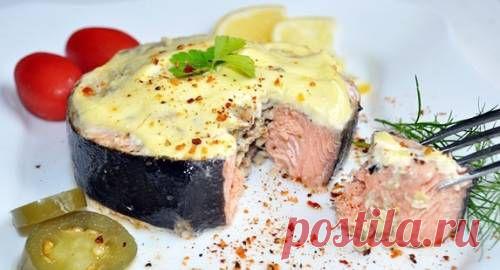 Новогодние стейки из горбуши – простой рецепт / Простые рецепты