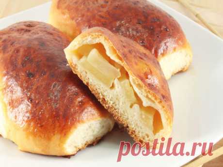 С яблоками, на сковороде