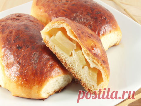 С яблоками, на сковороде