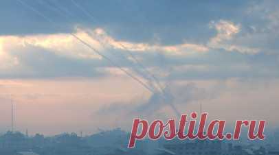 Из сектора Газа выпустили десятки ракет: что известно об обострении конфликта Израиля и Палестины. 7 октября по Израилю было выпущено более 2,2 тыс. ракет из сектора Газа. Палестинская радикальная организация ХАМАС сообщила о начале масштабной операции против Израиля. В ответ израильские власти начали контртеррористическую операцию «Железные мечи», министр обороны Йоав Галант объявил о сборе резервистов. В Израиле из-за обстрелов пострадали более 200 человек, по меньшей мере 5 человек погибли.…