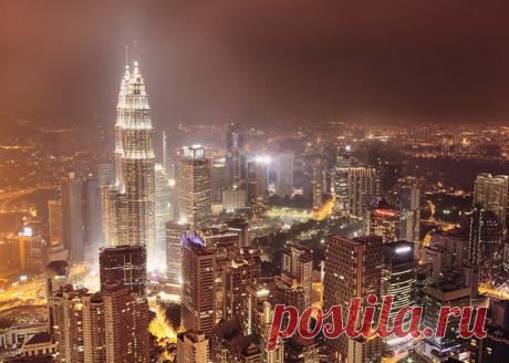 Ночные огни Куала-Лумпур, Малайзия. Автор фото – Екатерина Ионенко: nat-geo.ru/photo/user/163459/ Ярких вам снов!