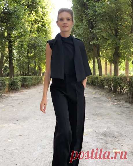 Natalia Vodianova в Instagram: «Stepping into Monday like.. 👠🖤» 46.6 тыс. отметок «Нравится», 438 комментариев — Natalia Vodianova (@natasupernova) в Instagram: «Stepping into Monday like.. 👠🖤»