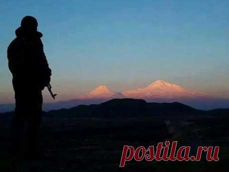 Բարի լույս ,բարի առավոտ... ու խաղաղ օր Հայոց աշխարհին: 
Մեր աղոթքներում խնդրենք Տիրոջը, որ անփորձանք ու խաղաղ պահի մեր երկրի սահմանները,ապավեն լինի Հայոց բանակի ամեն մի զինվորին, հայրենյաց պաշտպանների բազկին ուժ ու կարողություն տա... Ամենահաղթ Խաչը իր տեսանելի զորությամբ ամրացնի մեր սահմաններն ու դիրքերը... Ամէն:
Պ. ՍԵՎԱԿ-ԲԱՐԻ ԼՈՒՅՍ
Լույսը բարի է 
Եվ բարին լույս է... այնքան ժամանակ, 
Քանի դեռ սրտերն այդ «բարի լույս»-ը, 
Դարերո՜վ մաշված այդ «բարի լույս»-ը 
Լսում են կարծես առաջի՛ն անգամ