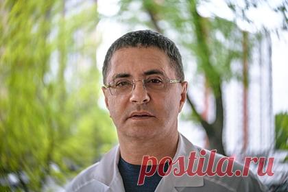 Мясников предложил Панину плюнуть в Соловьева и пообещал лечение у травматолога. Главврач московской больницы №71 и телеведущий Александр Мясников предложил актеру Алексею Панину самому плюнуть в лицо журналисту Владимиру Соловьеву и пообещал ему лечение в травматологическом отделении. Он также заявил, что «радужные» — это не сексуальные предпочтения, а «уничтожение мужского поведения как явления».