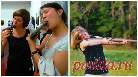 Девушки и оружие – вещи несовместимые! (12 фото + 4 видео) | Чёрт побери Мужчины любят девушек, мужчины любят оружие, но не всегда эти две вещи хороши вместе! Эх, девушки! Зачем же браться за ружьё, если можно взяться за ум?    Наверное так просто удобнее     Что там?      Эх, не слышали девочки про отдачу. Так и становятся пиратами.       Что ей сделал котик?     Красиво, но отдача...     Как малые дети, всё в рот тянут.     Ну тут уже не совсем девушки! Эти бабуськи явно...