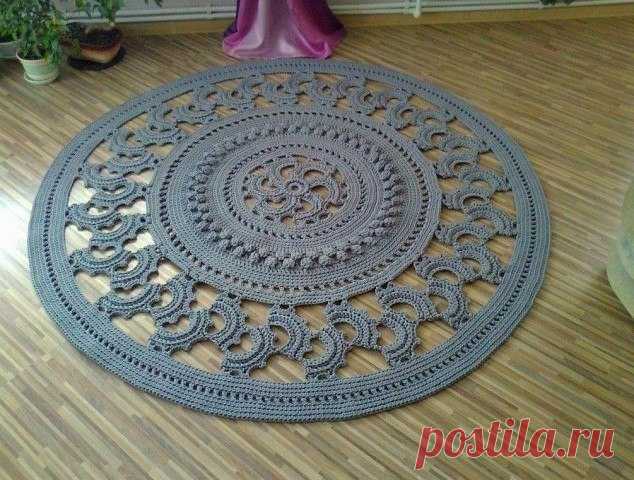 Оригинальные коврики из шнура.