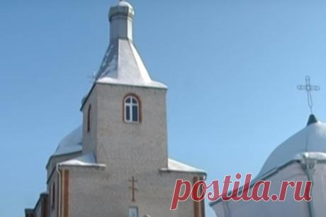 Неизвестные сожгли икону Божьей Матери в Волынской области Украины. Инцидент произошел возле Святого источника в селе Будятичи.