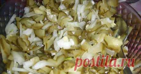 "Зятьина закуска",просто и вкусно: соленые огурцы и грузди