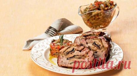 ЗАПЕЧЕННАЯ В ДУХОВКЕ ШЕЙКА С ОВОЩАМИ И ГРИБНЫМ СОТЕ
Как приятно, когда хозяйка мечет на стол все, что в печи... Видано ли: к одному куску мяса – сразу шесть гарниров! А то, что все они запечены в одном блюде, только придает ему больше веса – во всех…