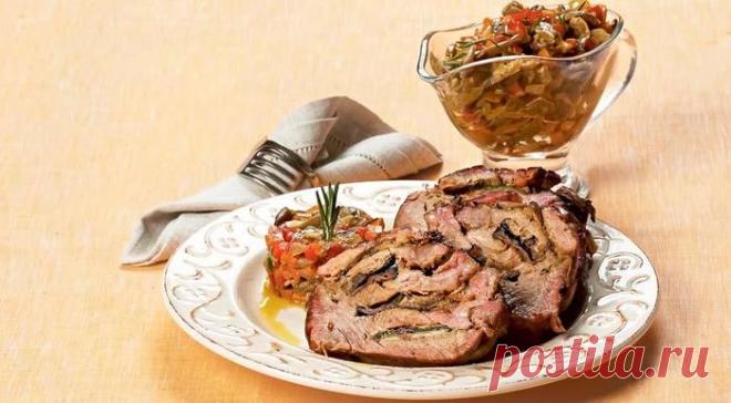 ЗАПЕЧЕННАЯ В ДУХОВКЕ ШЕЙКА С ОВОЩАМИ И ГРИБНЫМ СОТЕ  

Как приятно, когда хозяйка мечет на стол все, что в печи... Видано ли: к одному куску мяса – сразу шесть гарниров! А то, что все они запечены в одном блюде, только придает ему больше веса – во всех…