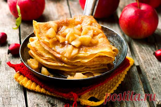 Тыквенные блинчики с яблоками и корицей