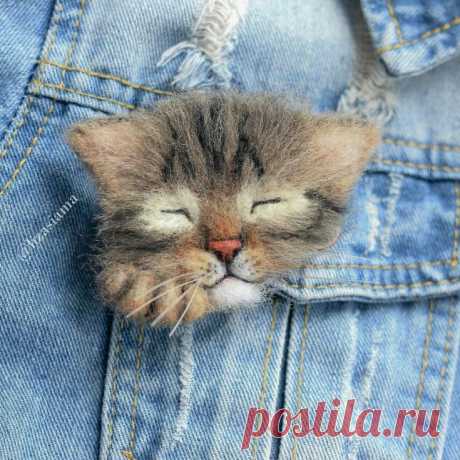 Валяная брошь кот