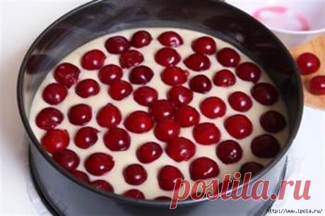 Простой пирог с вишней на кефире 🍒