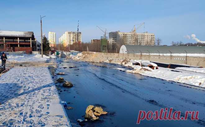 Три человека погибли при взрыве резервуара с битумом в Пензе. В Пензе произошла разгерметизация резервуара, в котором хранился битум, в результате погибли три человека, сообщила «РИА Новости» старший помощник прокурора Пензенской области Светлана Артамонова.