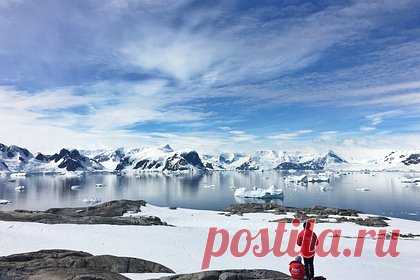 В России стартовали масштабные арктические учения. В Мурманске стартовали масштабные международные учения «Безопасная Арктика-2023», которые открыл глава МЧС России Александр Куренков. Учения продлятся с 6 по 7 апреля. В них примут участие более 3,5 тысячи специалистов и 650 единиц техники, которые отработают 16 вводных с наиболее характерными для Арктики рисками.