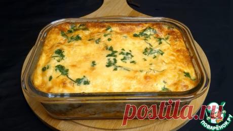 Запеканка из тыквы с мясной начинкой. Этот рецепт – идеальное сочетание вкусов, которое стоит потраченного времени. Сочная тыква, ароматный мясной фарш, пряные специи и хрустящие грецкие орехи создают гармоничный ансамбль текстур и ароматов. Нежная заливка из яиц и сливок придаёт начинке особую сочность, а слои сыра и зелени добавляют золотистую корочку. Даже несмотря на долгий процесс приготовления, результат определённо оправдывает себя – блюдо станет настоящей изюминкой на вашем столе!