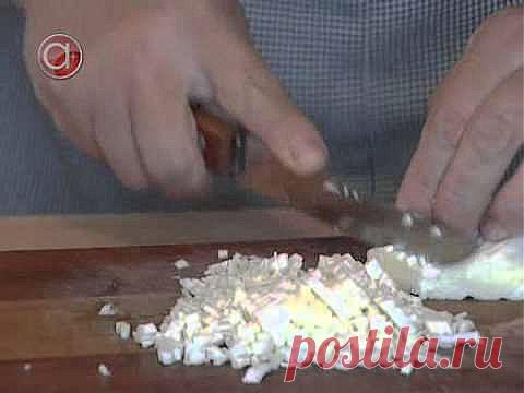 6 рецептов салатов с копченым сыром-косичкой / Простые рецепты