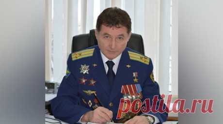«Был примером верности Родине»: скончался самый титулованный военный лётчик России Игорь Родобольский. Выдающийся российский военный лётчик Игорь Родобольский скончался в возрасте 64 лет. Он был удостоен звания Героя России, награждён орденом «За военные заслуги», тремя орденами Мужества, двумя орденами Красной Звезды, орденом «За службу Родине в Вооружённых силах СССР» III степени. За 30 лет службы Родобольский совершил почти 2 тыс. боевых вылетов на вертолётах, принимал участие в войне…