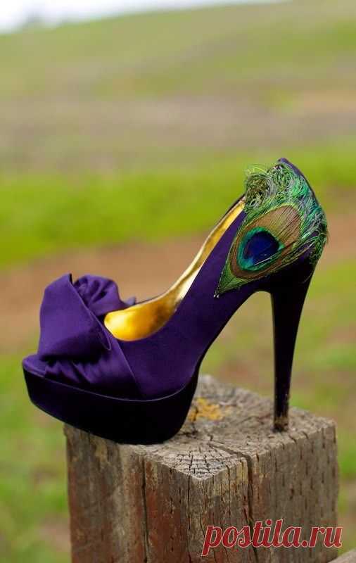 (1) SAMPLE SALE ... Purple Satin Peacock Pumps .. Size 8
