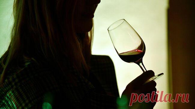 Россиянам рассказали, какие вина лучше пить осенью и зимой