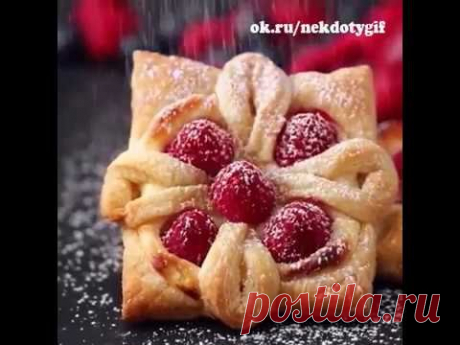 Слойки с ягодами