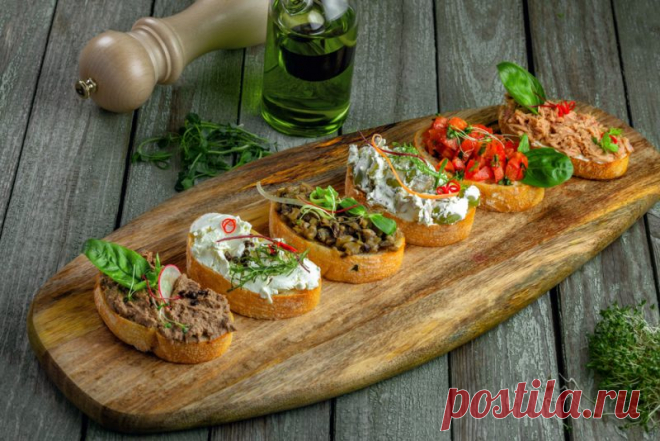 Традиционной закуской итальянской кухни по праву считается брускетта. Рецепт с фото поможет приготовить изысканное угощение самостоятельно.