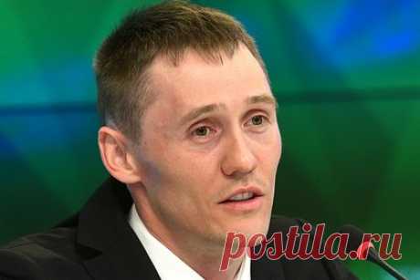 Олимпийский чемпион назвал виновного в столкновении Большунова и Устюгова. Олимпийский чемпион в спринте Никита Крюков назвал виновного в столкновении лыжников Александра Большунова и Сергея Устюгова во время гонки на пятом этапе Кубка России в подмосковном Красногорске. «Устюгов вежливо показал Большунову, что нужно отъехать, и на месте Большунова я бы занял дальний радиус», — заявил он.