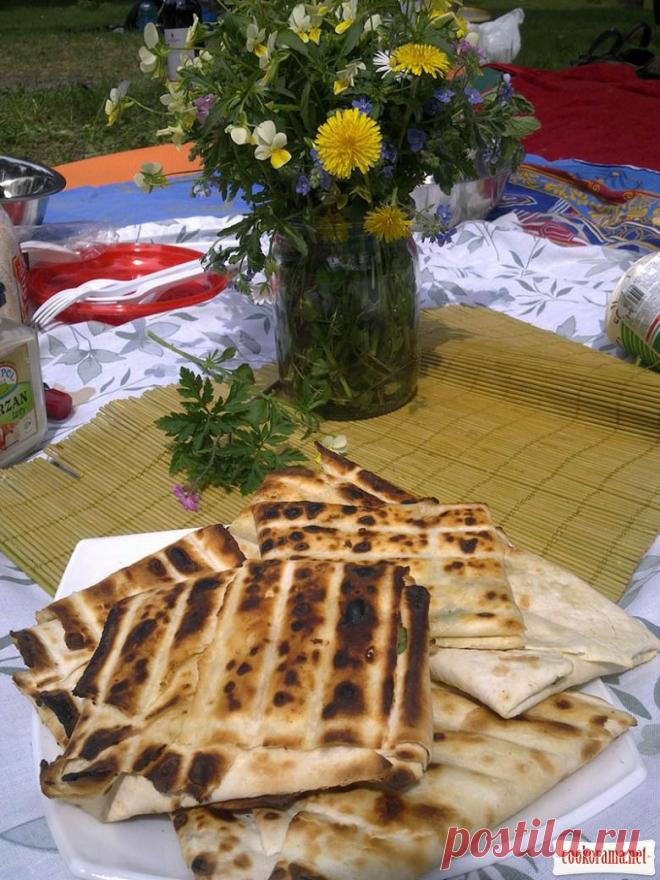 Лаваш с брынзой и зеленью на гриле / Горячие закуски / Кукорама — вкусные рецепты!