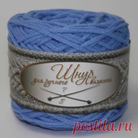 Акриловая пряжа Knitcord Silvia светло-синяя Пряжа "Шнур для ручного вязания" Knitcord

	Шнур для вязания используется для изготовления одежды: жилетов, жакетов, джемперов, кофт, шапок, свитеров, пуловеров, пальто и др.

	Также из него можно вязать изделия для дома: покрывала, подушки, чехлы на стулья, панно, сумки.

	Подходит для классического, тунисского вязания.

	Быстрая вязка изделий за счет толщины.

	Создаются красивые объёмные узоры.

	Толщина спиц и крючков: от 5 ...