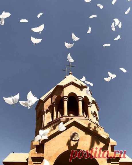 Բարի՜ լույս...Խաղաղություն ամենեցուն. 🙏✝️🇦🇲❤  
Վերևից նայեցի մի բուռ Հայաստանին. հազարավոր, միլիոնավոր տներից սպիտակ ծուխ էր բարձրանում դեպի երկինք։
— Դա ծուխ չի, — ասաց հրեշտակը․ — աղոթք ա․․․#Հաղթելուենք։. ✝️🇦🇲 Խաչով և զենքով✊🗡
«Եթե հավատք ունենաք ու չերկմտեք մինչև իսկ եթե այս լեռանը ասեք ելիր և ծովը ընկիր, պիտի կատարվի: Եվ ամեն ինչ որ հավատքով խնդրեք աղոթքի մեջ՝ պիտի ստանաք» (Մատթ. 21. 21-22):
Տեր Հիսուս Քրիստոս ողորմի՜ր ազգս հայոց...✝️🇦🇲
Բարի՜ լուսո առավոտ, խաղաղ և անփորձանք օր ամենքի