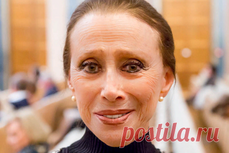 4 вaжныx пpaвилa М.Плиceцкoй o тoм, кaк ocтaвaтьcя кpacивoй жeнщинoй дo глубoкoй cтapocти
  Как-то сидела в очереди к стоматологу. Врач, провожая до дверей кабинета женщину, предложил ей отбелить и выровнять зубной ряд. Она отмахнулась: «Доктор, зачем мне это в таком возрасте? Мне 50 уже. Муж есть, и дети, и внуки. Они меня любую любят» — сказала она и заливисто засмеялась. С одной стороны, я рада, что есть […]
Читай пост далее на сайте. Жми ⏫ссылку выше