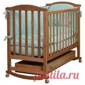 Купить Кроватка детская Кубаньлесстрой Лютик АБ 15.1 / 125х70х109 см / цвета в ассортименте / колесо-качалка, с ящиком в Пензе, цена / Интернет-магазин "Vseinet.ru".
Детская кроватка-качалка Лютик от компании Кубаньлесстрой - простая и функциональная. Конструкция кроватки выполнена из натурального дерева - массива бука. Древесина бука - идеальный материал для детской мебели, экологически чистый, не боящийся влаги и долговечный, а на покрытие идут только нетоксичные краски и лаки.