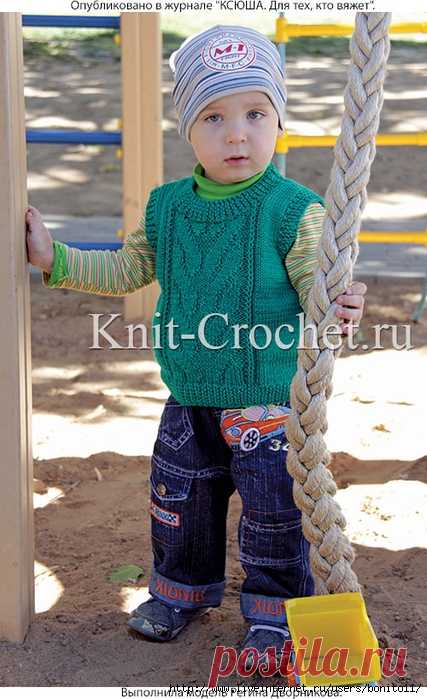 Жилет для малыша спицами...
