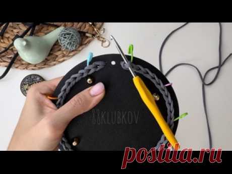 Модная торба по кругу БЕЗ ШВА как у Prada! Мини сумка крючком из шнура, джута, рафии. Самая модная торба по кругу без шва как у Prada! Мини сумка крючком из шнура, джута, рафии. Вязание крючком. Необходимы материалы: - Набор фурнитуры 👉🏻 https://clck.ru/3DFqWK - ПРЯЖА КАРАМЕЛЬ 5мм 350 грамм https://clck.ru/3BvEFF - Сантиметровая лента https://clck.ru/3AYKup - Крючки https://clck.ru/3AZYSu..