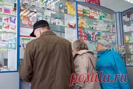 Россияне стали меньше тратить на отпуск. Россияне за последние полгода стали меньше тратить на отпуск и походы по ресторанам, но при этом больше — на лекарства и ЖКХ. Отмечается, что, с точки зрения ожиданий, в ближайшие полгода основными поводами для беспокойства потребителей являются уровень доходов, эмоциональное состояние и физическое здоровье.