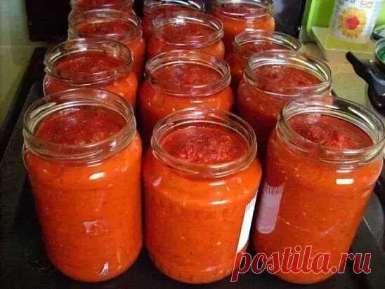 Сербский соус. Обязательно попробуйте
Айвар - это не просто соус. Густая консистенция и неоднородная структура позволяет его употреблять и как бутербродную намазку, и как легкий гарнир.