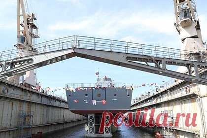 В России рассказали об испытаниях «Адмирала Головко». Испытания новейшего фрегата с управляемым ракетным вооружением «Адмирал Головко» проекта 22350 проходят в плановом режиме, корабль примут в состав Северного флота России в 2023 году, сообщил командующий флотом адмирал Александр Моисеев. Фрегат спустили на воду в 2020 году.