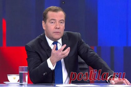 Медведев заявил о неприязни к западным лидерам. Заместитель председателя Совета Безопасности России Дмитрий Медведев признался, что нынешние западные лидеры ему неприятны. Он также выразил мнение, что у западных лидеров, в том числе руководителей Европейского союза (ЕС), наблюдается катастрофический уровень падения компетентности и элементарной грамотности.