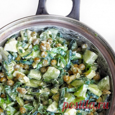 Необычный и вкусный салатик на ужин Ингредиенты:&nbsp;Огурцы 3-4 шт небольшие&nbsp;Яйца вареные 4 шт&nbsp;Пучок салата листового&nbsp;Пучок зеленого лука&nbsp;Зеленый горошек консервированныйЗаправка:&nbsp;Сметана 10% или йогурт греческий 2 ст.л&nbsp;Дижонская горчица 1 ч.л.&nbsp;Соль по вкусуПриготовление:Все мелко...