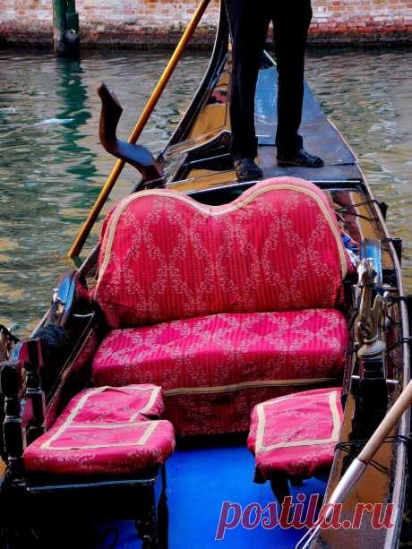 gondolier, a photo from Venice, Veneto | TrekEarth