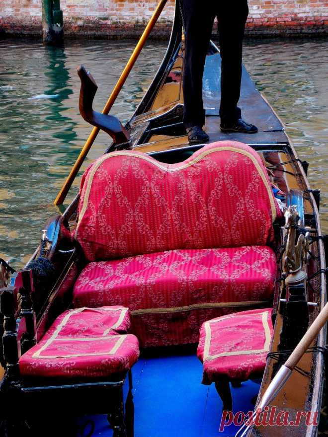 gondolier, a photo from Venice, Veneto | TrekEarth